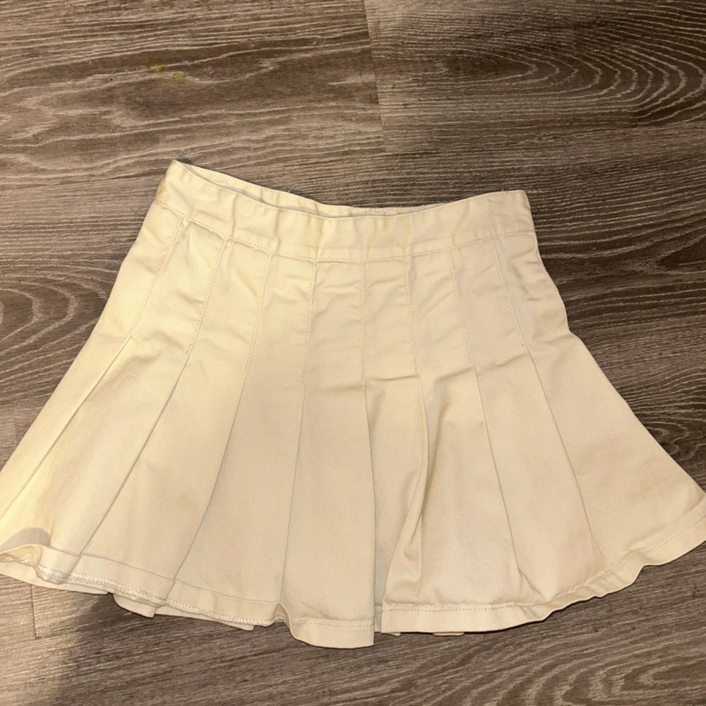 Brandy Melville pleated cream mini skirt